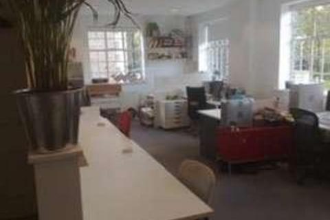 Office to rent, 1 Green Bank,,