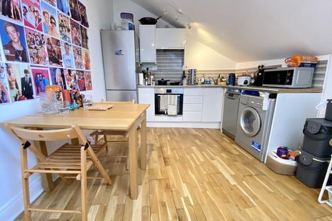 2 bedroom flat to rent, Beresford road, Haringey