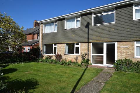 2 bedroom ground floor flat to rent, Old Milton Road, New Milton, Hampshire. BH25 6EB