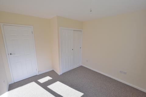 2 bedroom ground floor flat to rent, Old Milton Road, New Milton, Hampshire. BH25 6EB