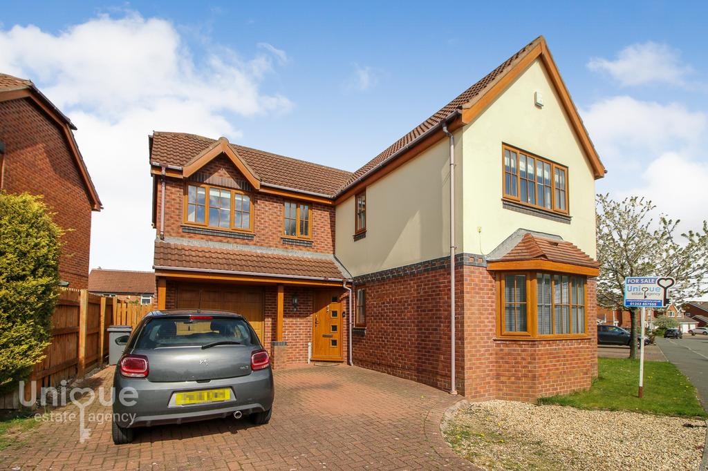 Plovers Way, Herons Reach, Blackpool, FY3 4 bed detached house for sale