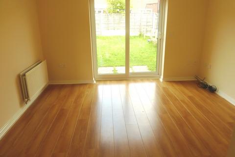3 bedroom semi-detached house to rent, Maplewood Close, Manchester, M9