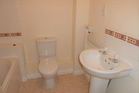 3 bedroom semi-detached house to rent, Maplewood Close, Manchester, M9