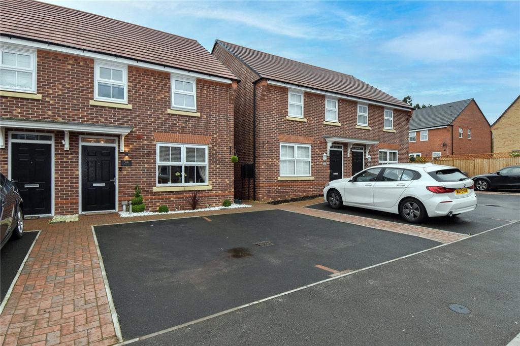 Whetstone Street, Redditch... 3 bed semidetached house £300,000