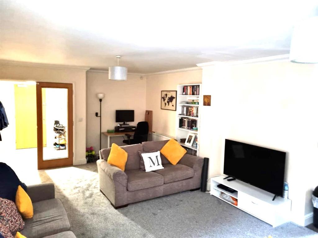 George Roche Road, Canterbury 1 bed in a house share - £475 pcm (£110 pw)