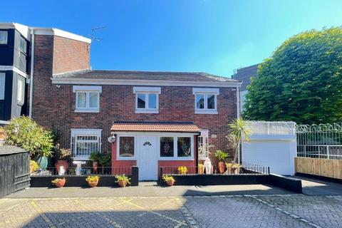 13 Ewe Close, London, N7 9TL