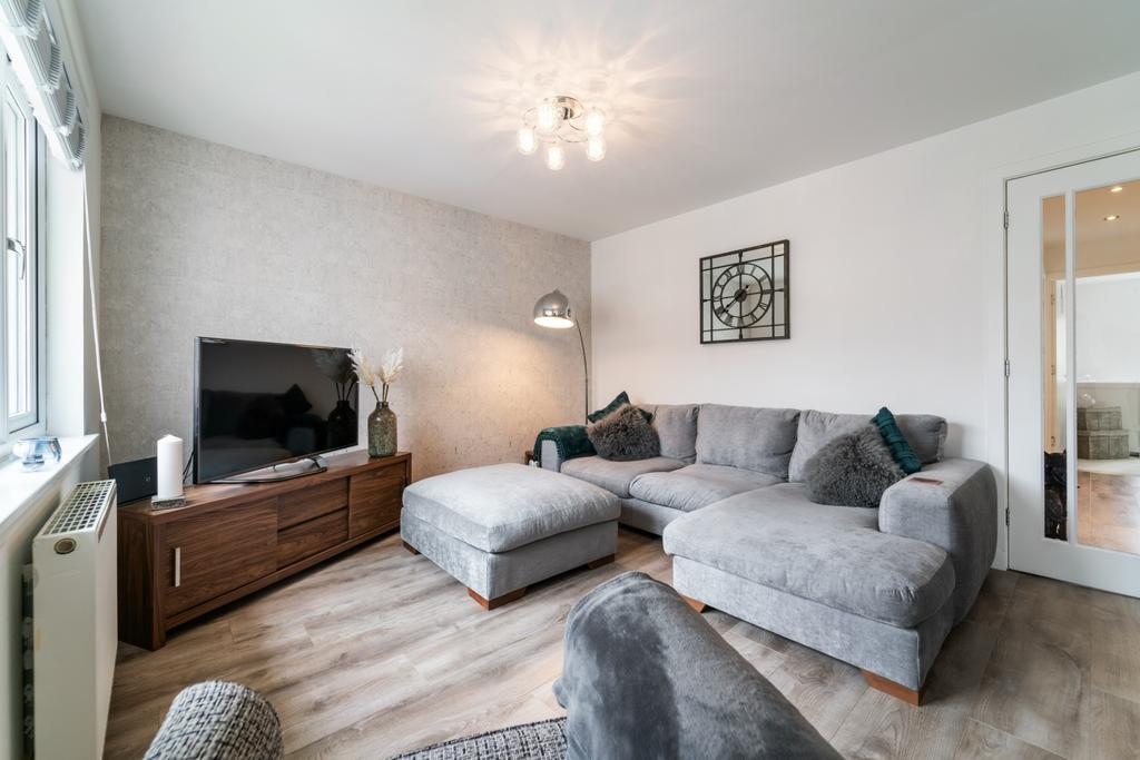 Station Road, Bannockburn, Stirling, FK7 8JP 2 bed apartment £125,000