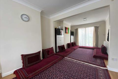 125 Locket Road, Wealdstone, Harrow, HA3 7NY