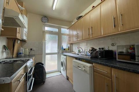 125 Locket Road, Wealdstone, Harrow, HA3 7NY