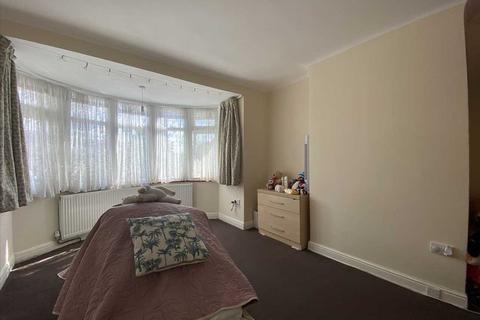 125 Locket Road, Wealdstone, Harrow, HA3 7NY
