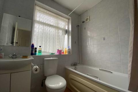 125 Locket Road, Wealdstone, Harrow, HA3 7NY