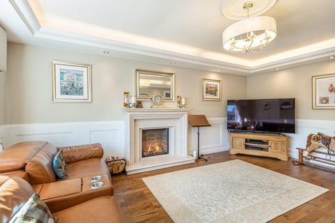 21 Braidpark Drive, Giffnock, Glasgow, G46 6NB