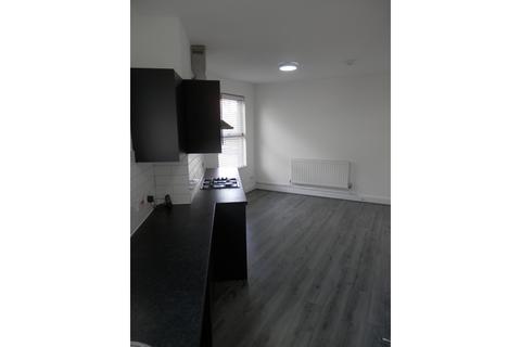 5 bedroom end of terrace house to rent, Cape Hill, Smethwick, West Midlands