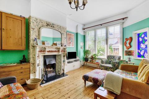 18 Birchwood Avenue, London, N10 3BE