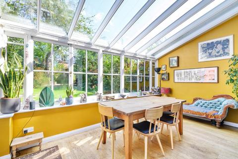 18 Birchwood Avenue, London, N10 3BE