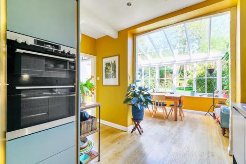 18 Birchwood Avenue, London, N10 3BE
