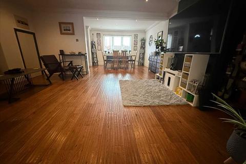 undefined, Sparrow Farm Drive, Feltham