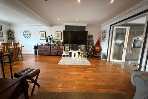 undefined, Sparrow Farm Drive, Feltham