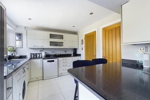 3 bedroom semi-detached house for sale - Jordans Close, Stanwell, Staines-upon-Thames, Surrey, TW19