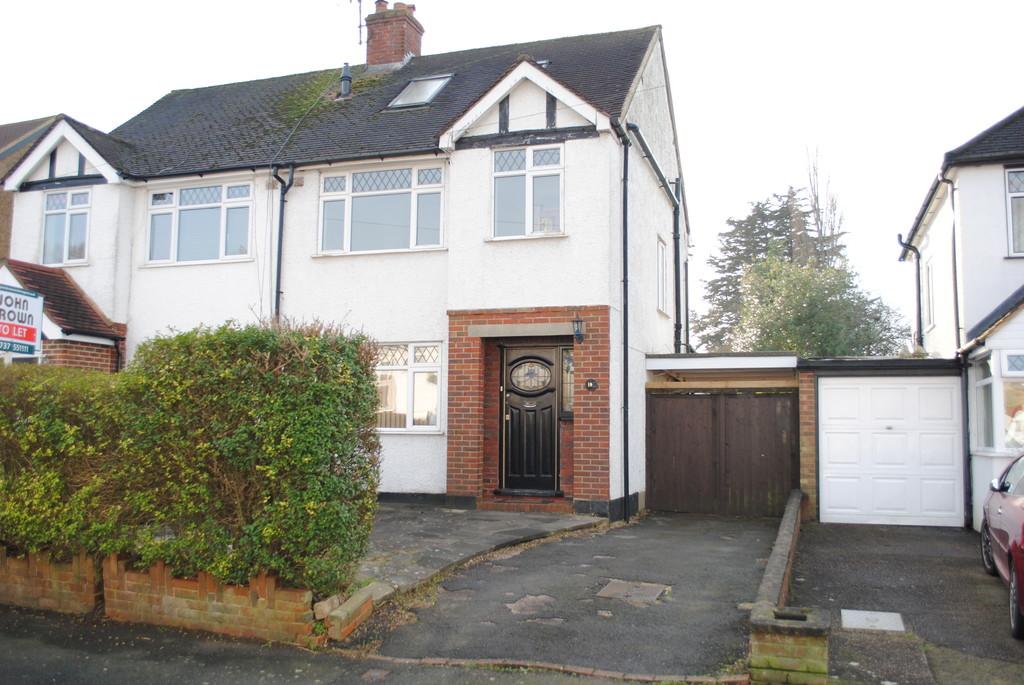 The Crossways, Old Coulsdon 3 bed semidetached house £1,675 pcm (£
