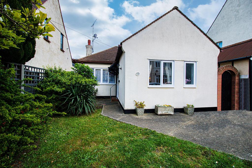 Southview Drive, Westcliffonsea, SS0 2 bed detached bungalow £350,000