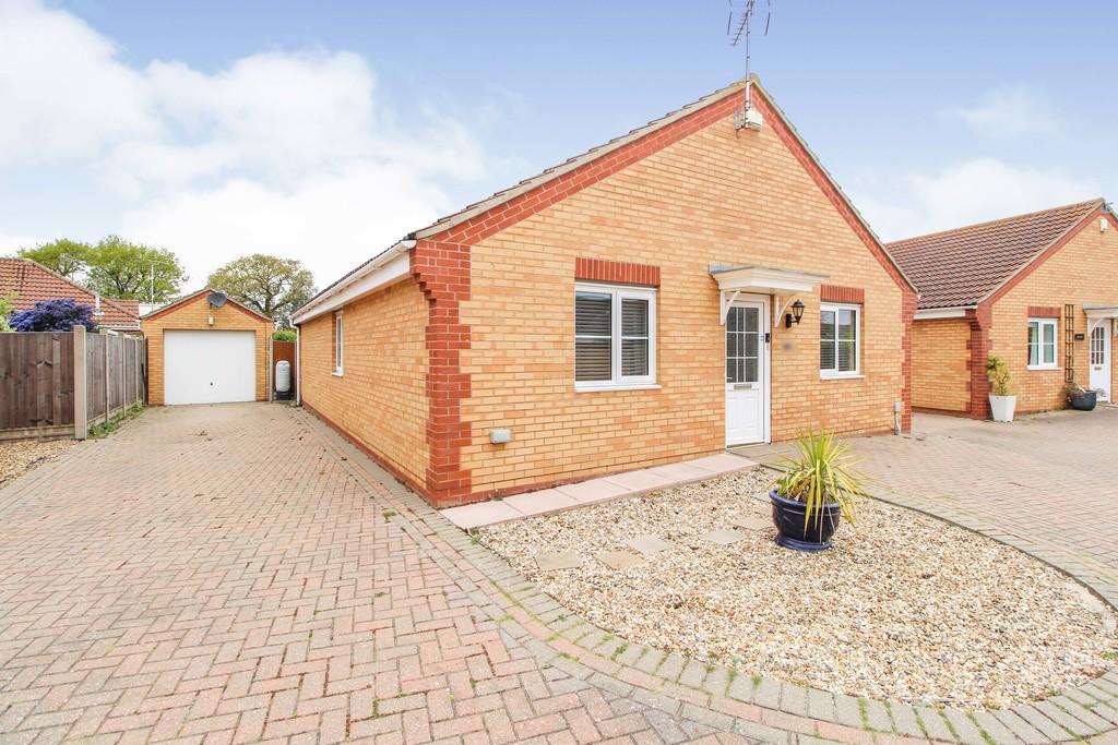 Clacton Road, Thorrington... 3 bed detached bungalow £425,000