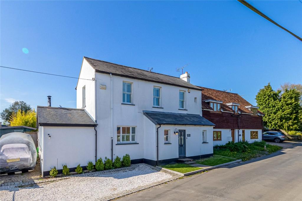 Pouchen End Lane, Bourne End, Hertfordshire 4 bed semidetached house
