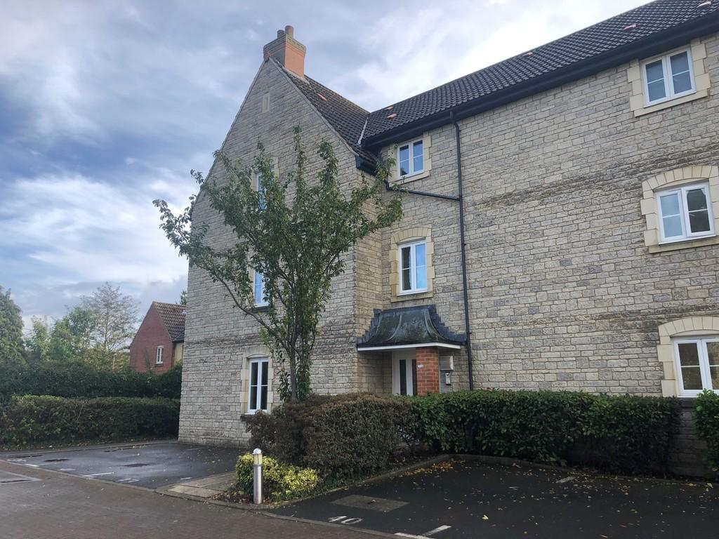 Ely Court, Wroughton 2 bed apartment £150,000