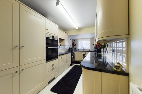 73a Brixham Crescent, Ruislip, HA4 8TT