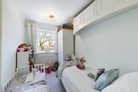 73a Brixham Crescent, Ruislip, HA4 8TT
