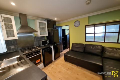 Studio to rent, The Turret, Rayners Lane