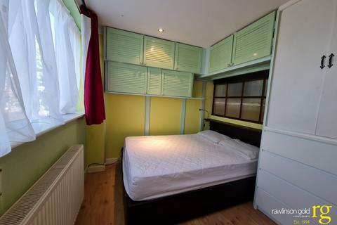 Studio to rent, The Turret, Rayners Lane