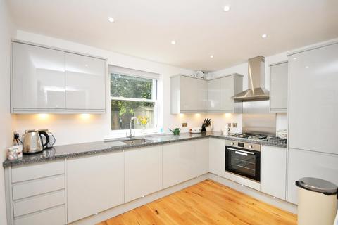 4 bedroom end of terrace house for sale - Park Road, Bromley