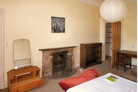 3 bedroom flat to rent, Royal Crescent, Edinburgh, EH3