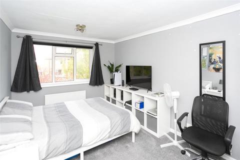 8 Moat Close, Bushey, WD23 3BS