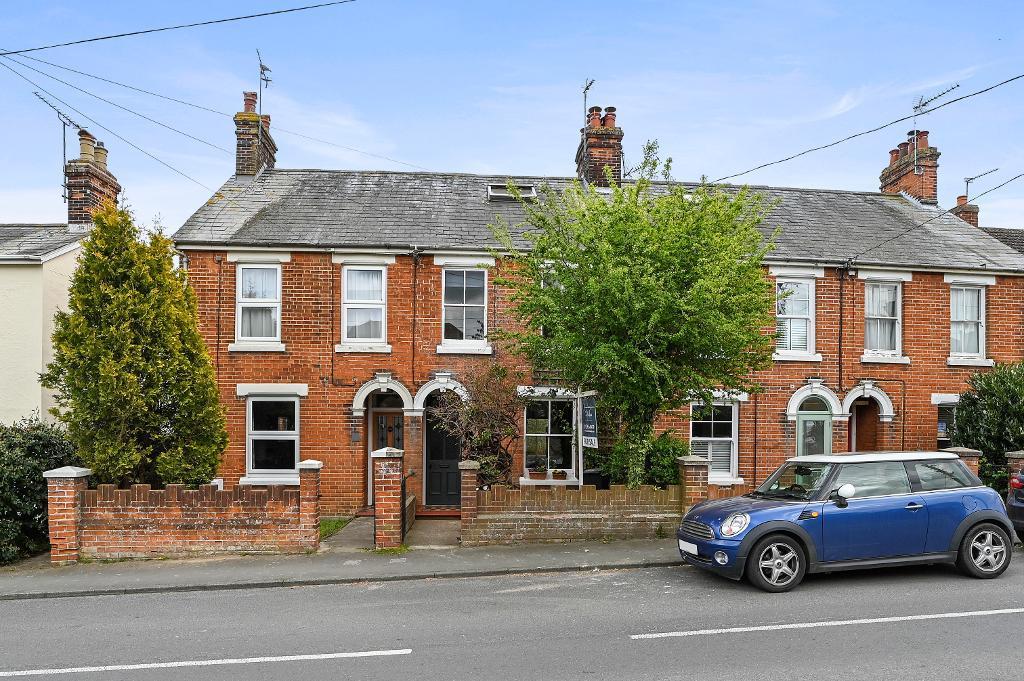 Colchester Road, Manningtree, CO11 2BA 3 bed terraced house £300,000