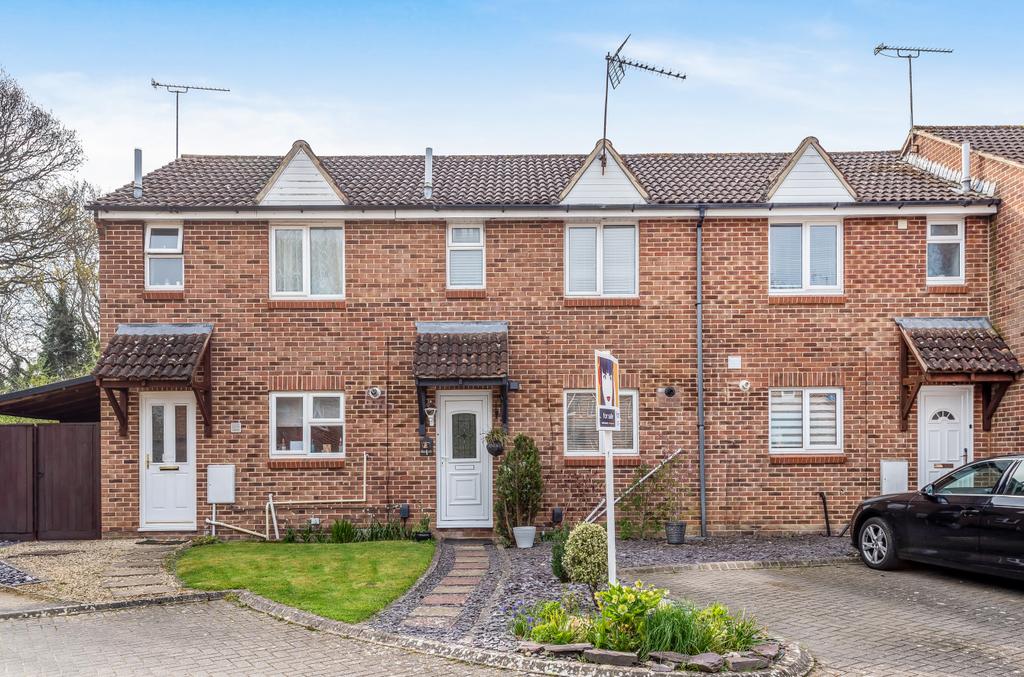 Cloudberry Road, Haydon Wick, Swindon, SN25 2 bed terraced house £220,000