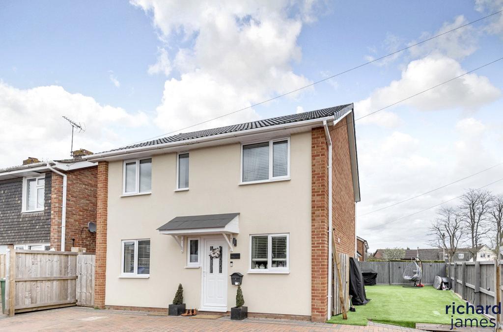 Hungerford Road, Calne, SN11 4 bed detached house £350,000