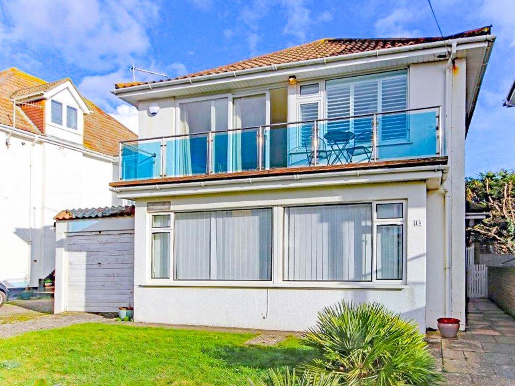 Flat 5 Channel View, 14 Warren Edge Road, Southbourne 2 bed apartment