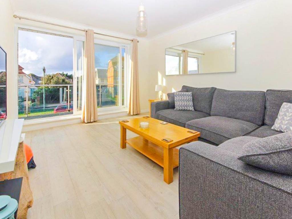 Flat 5 Channel View, 14 Warren Edge Road, Southbourne 2 bed apartment