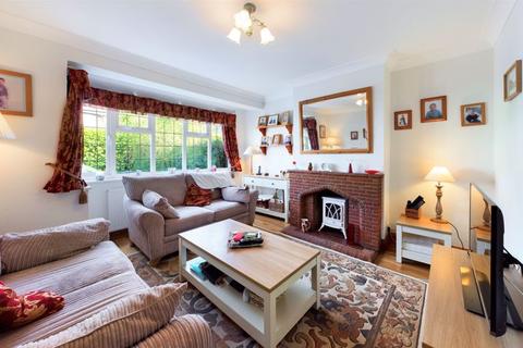 31 Ashurst Road, Tadworth, KT20 5ET