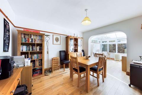31 Ashurst Road, Tadworth, KT20 5ET