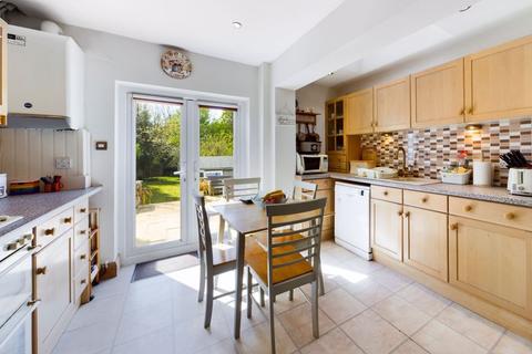 31 Ashurst Road, Tadworth, KT20 5ET
