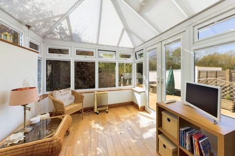 31 Ashurst Road, Tadworth, KT20 5ET