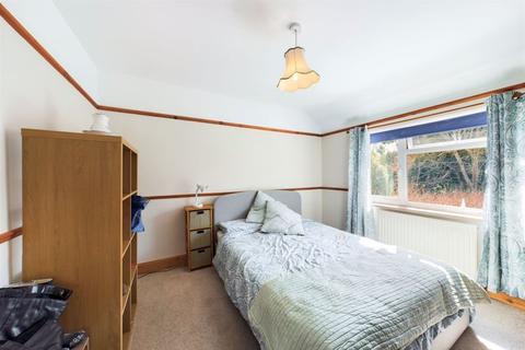 31 Ashurst Road, Tadworth, KT20 5ET