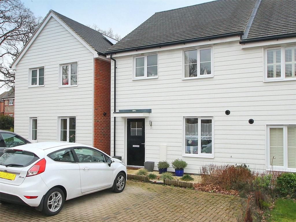 Grant Drive, Church Crookham, Fleet, GU52 3 bed end of terrace house