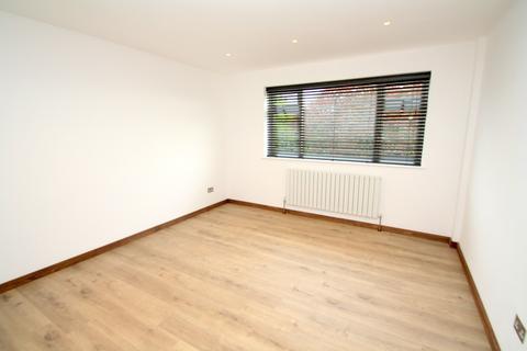 2 bedroom apartment to rent - Budebury Road, Staines-upon-Thames, TW18