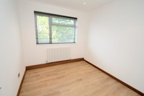 2 bedroom apartment to rent - Budebury Road, Staines-upon-Thames, TW18