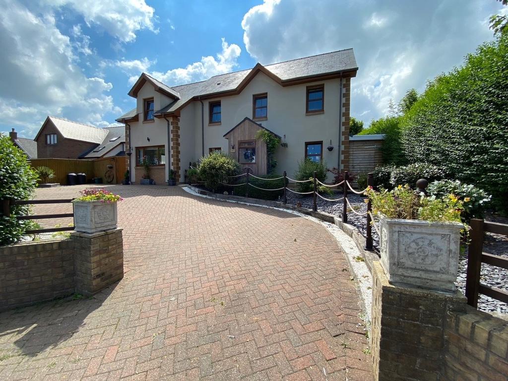 Beulah, Newcastle Emlyn, SA38 5 bed detached house for sale £375,000