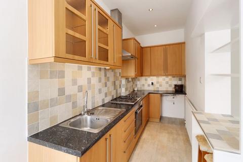 2 bedroom apartment to rent, Leagrove Road, Clevedon